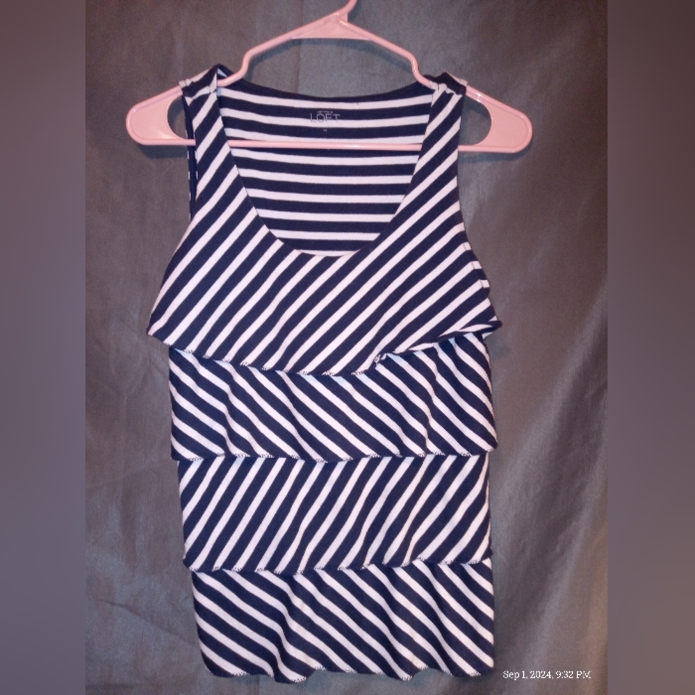 Ann Taylor loft Navy and white sleeveless tank top
